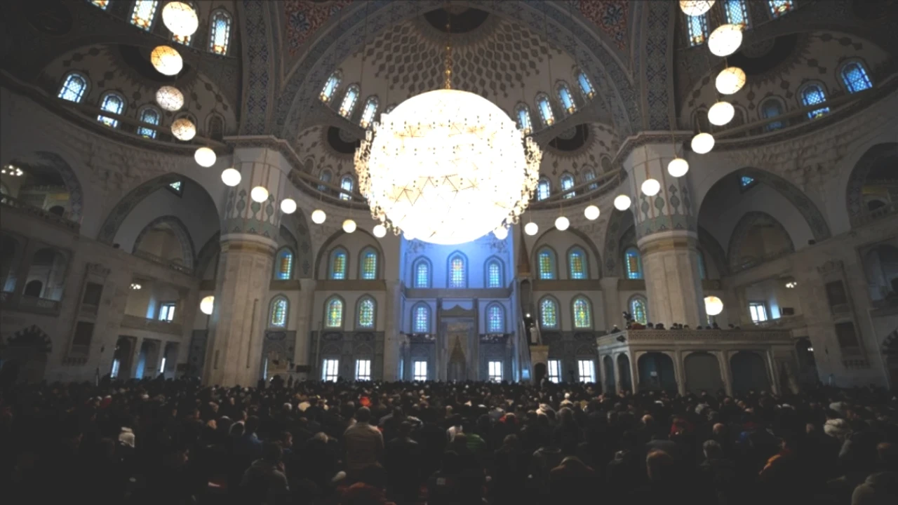 İslam Dünyasında Ramazan Bayramı İki Farklı Tarihte Kutlanacak! Detaylar Burada